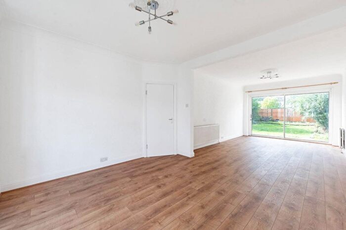 4 Bedroom Semi Detached House To Rent In Kingshill Avenue, Kenton, Harrow, HA3