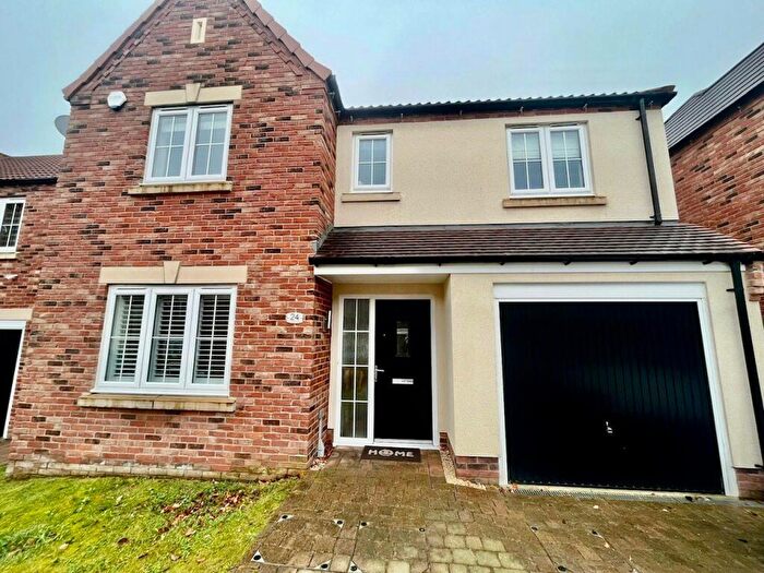 4 Bedroom Detached House To Rent In Woodlands Grove, Leeds, West Yorkshire, LS16