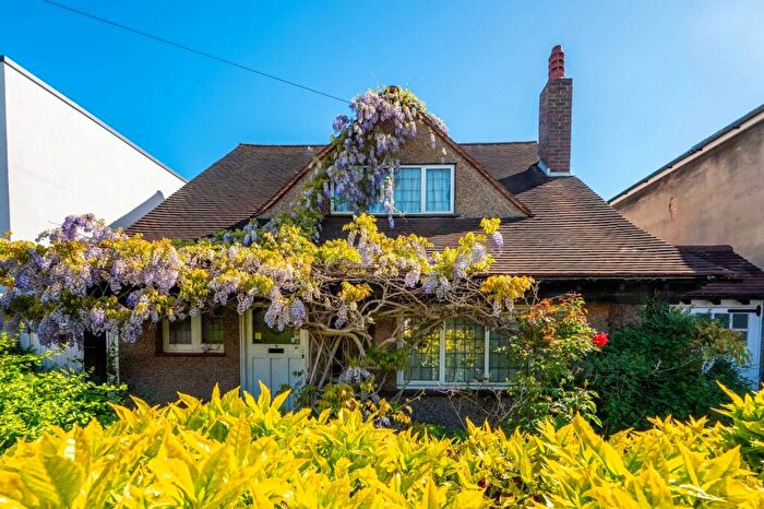 3 Bedroom Bungalow For Sale In Westbury Road, New Malden, KT3
