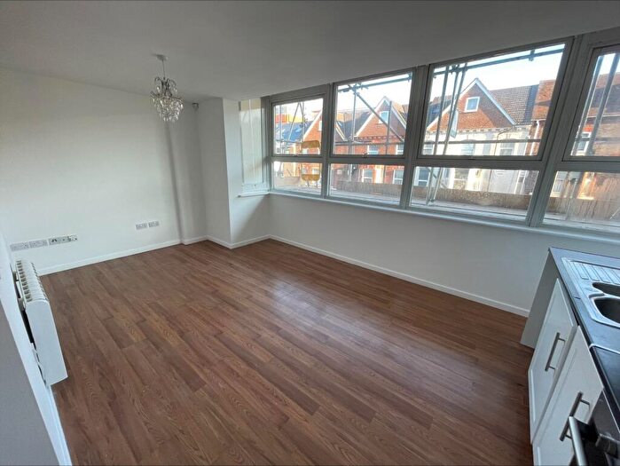 2 Bedroom Flat To Rent In Bedroom - Central Luton - Unfurnished -, LU1