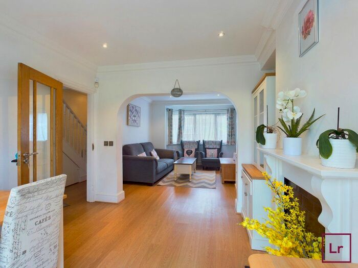 4 Bedroom Detached House To Rent In Collins Drive, Ruislip, Middlesex, HA4