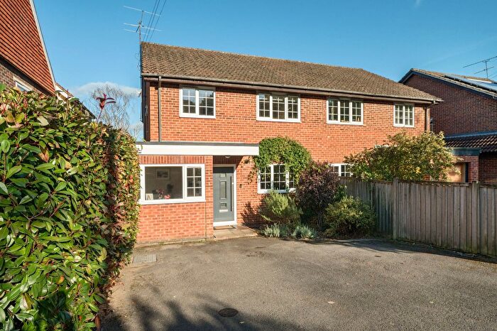 4 Bedroom Semi-Detached House For Sale In The Mount, Haslemere, GU27