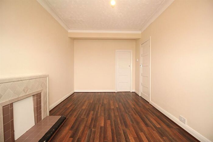 2 Bedroom Flat To Rent In Cheshunt Wash, Cheshunt, EN8