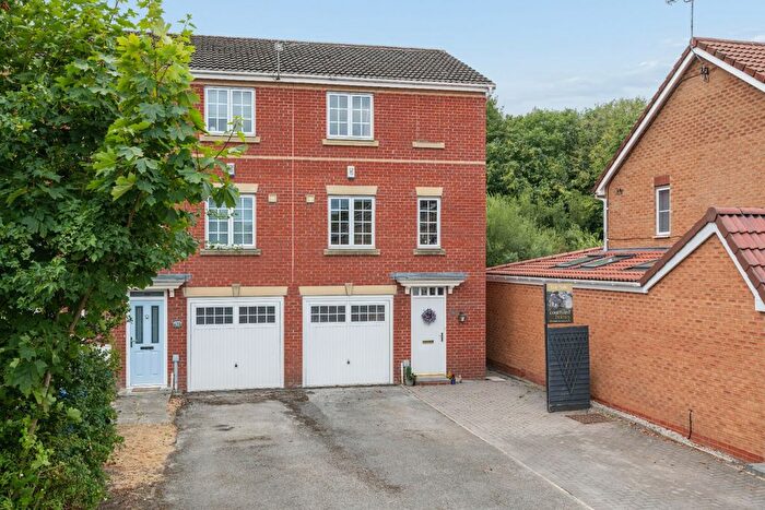 3 Bedroom Town House For Sale In Leigh, Lancashire, WN7