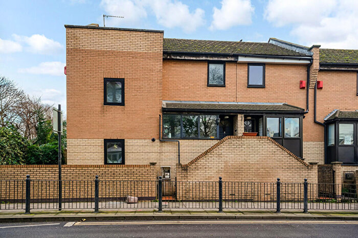 3 Bedroom Terraced House To Rent In Vallance Road, London, E2