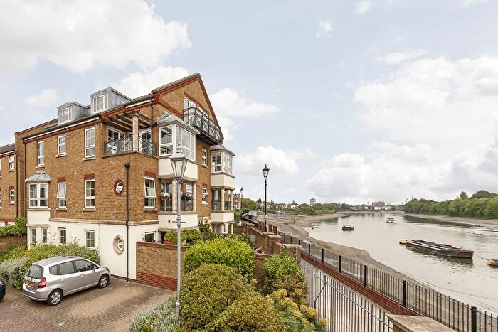 3 Bedroom Flat To Rent In Russell Close, London, W4