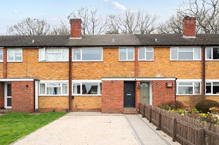 3 Bedroom Terraced House For Sale In Chertsey, Surrey, KT16