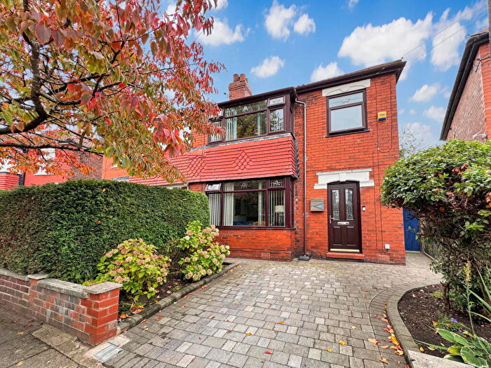 3 Bedroom Semi-Detached House For Sale In Ilkley Crescent, Reddish, SK5