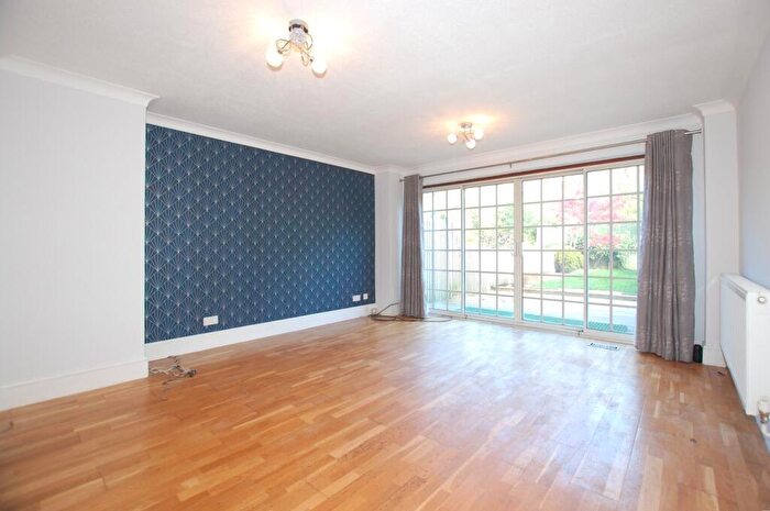4 Bedroom Town House To Rent In Albemarle Road, Beckenham, BR3