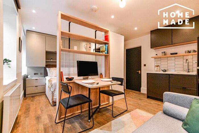 Flat To Rent In Node, Brixton, SE24