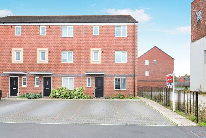 4 Bedroom End Terrace House For Sale In Oulton Drive, Oxley, Wolverhampton, WV10
