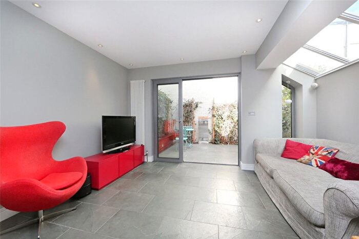 2 Bedroom Flat For Sale In Stephendale Road, London, SW6