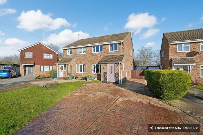 3 Bedroom Semi Detached House For Sale In St. Andrews Close, Abingdon, OX14