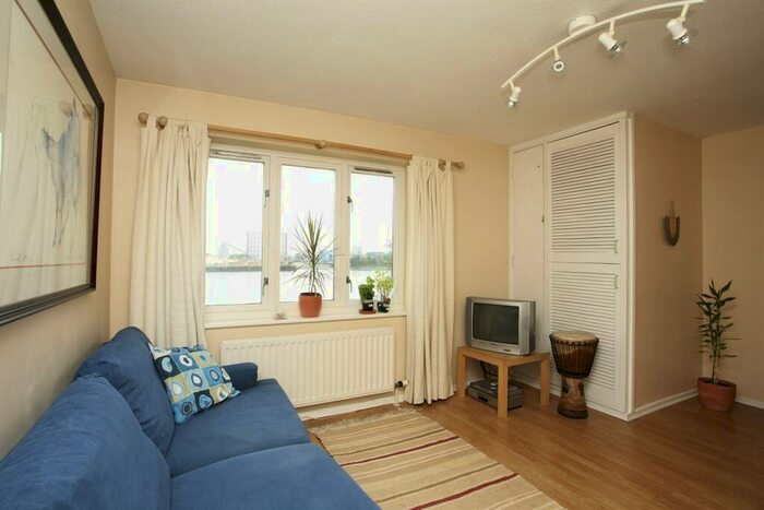 1 Bedroom Flat To Rent In Van Gogh Court, Amsterdam Road, Isle Of Dogs, E14