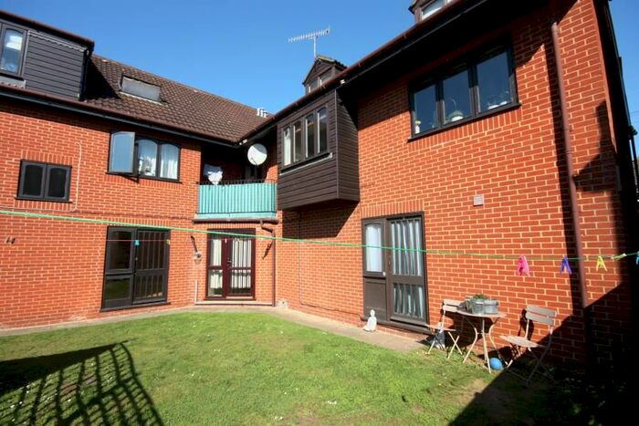 1 Bedroom Flat To Rent In Bayliss Court, Guildford, GU1