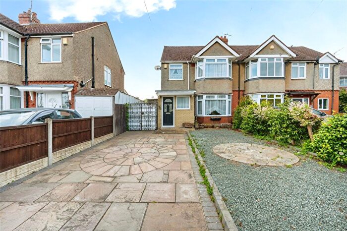 3 Bedroom Semi Detached House For Sale In Ashcroft Road, Luton, Bedfordshire, LU2