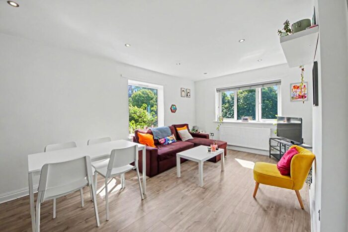 3 Bedroom Apartment For Sale In Lockett Gardens, Salford, M3