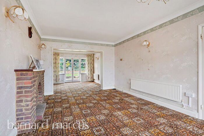 3 Bedroom Detached House For Sale In Woodlands Way, Ashtead, KT21