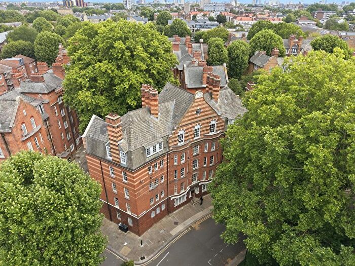 2 Bedroom Flat For Sale In Chertsey House, Arnold Circus, E2