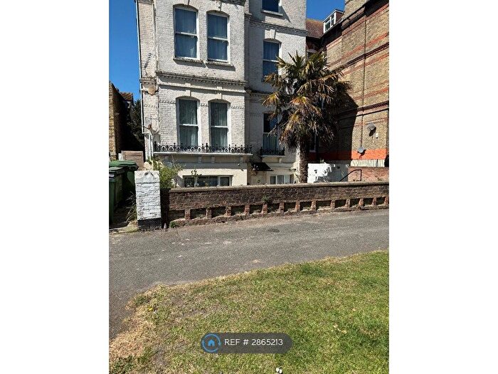 3 Bedroom Flat To Rent In Earls Avenue, Folkestone, CT20