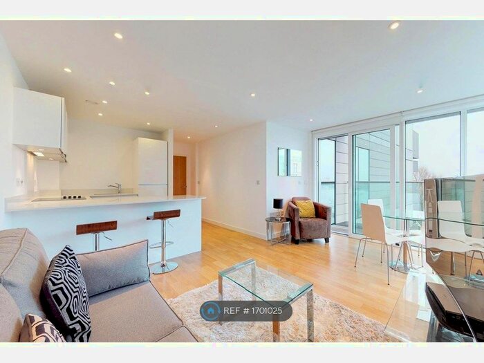 2 Bedroom Flat To Rent In Riverside Apartments, London, N4