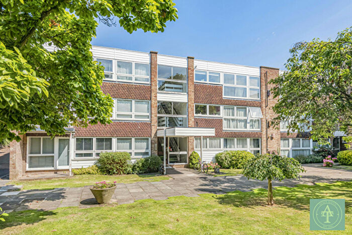 2 Bedroom Flat For Sale In Foxgrove, London, N14