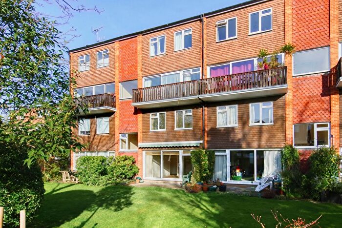 2 Bedroom Maisonette For Sale In Broom Close, Teddington, TW11
