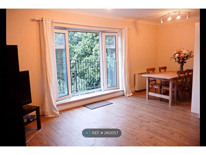 2 Bedroom Flat To Rent In The Corner Place, Harborne, B17