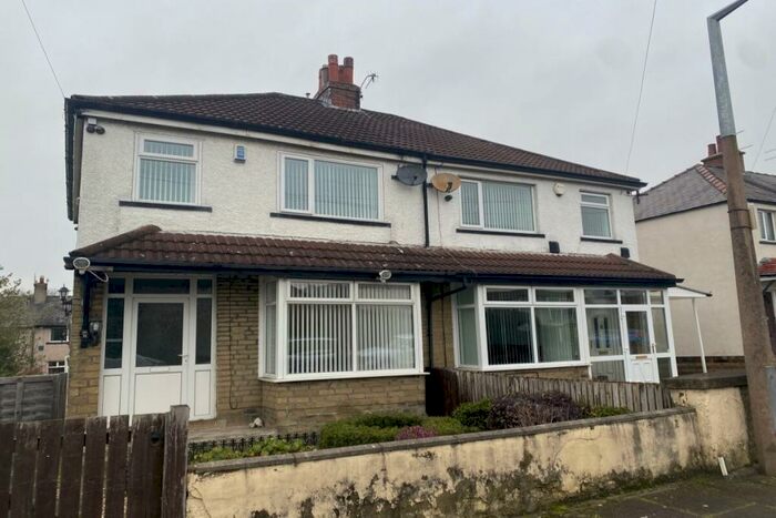 3 Bedroom Semi-Detached House To Rent In Kings Road, Bingley, BD16