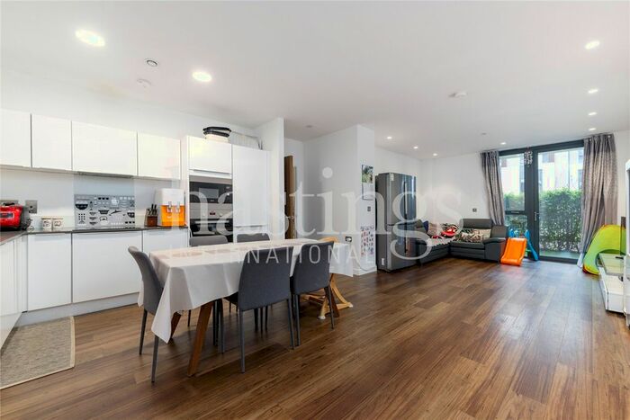 3 Bedroom Flat To Rent In Hornbeam House, Quebec Way, Canada Water, London, SE16