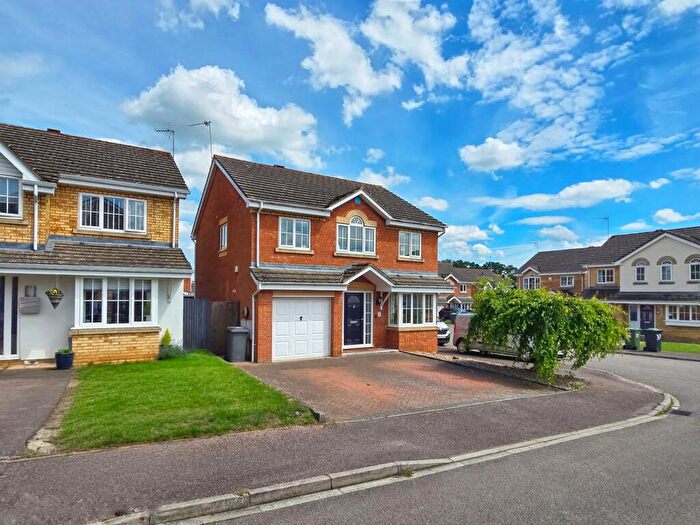 4 Bedroom Detached House For Sale In Exton Close, Ampthill, Bedfordshire, MK45