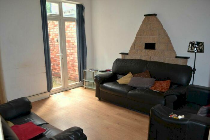 6 Bedroom House To Rent In Raddlebarn Road, B29