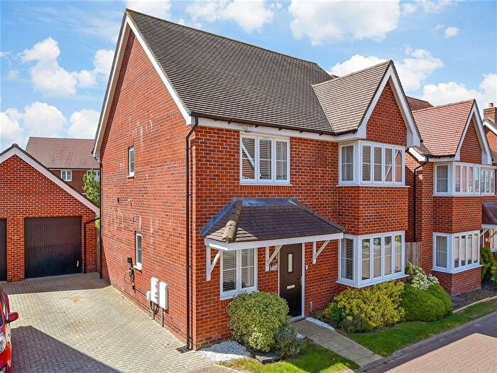 4 Bedroom Detached House For Sale In Windmill Crescent, Headcorn, Kent, TN27