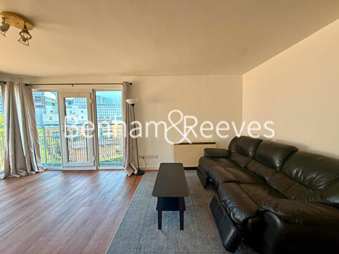 2 Bedroom Apartment To Rent In Premiere Place, Canary Wharf, E14