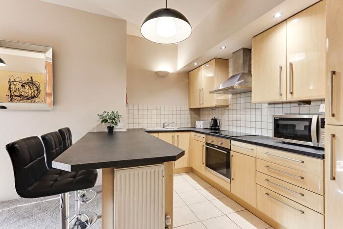 4 Bedroom Apartment To Rent In Apartment, Westcliffe Court, - Lenton Road, The Park, Nottingham, NG7