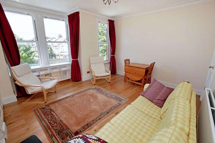 1 Bedroom Flat To Rent In Twickenham Road, Leytonstone, E11