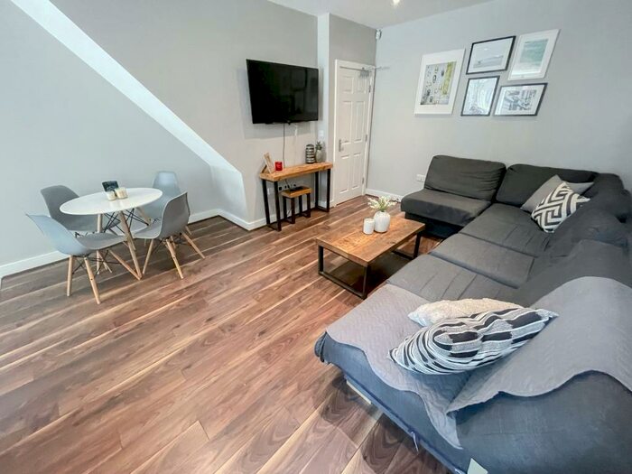 6 Bedroom Terraced House To Rent In Channell Road, L6