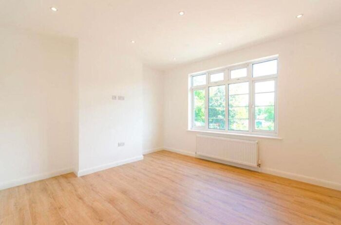 2 Bedroom Flat To Rent In Risborough Close, Muswell Hill, N10