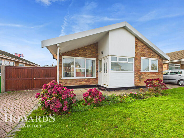 2 Bedroom Detached Bungalow For Sale In Breydon Way, Lowestoft, NR33