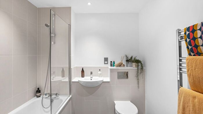 2 Bedroom Flat For Sale In Banstead Road, Purley, CR8