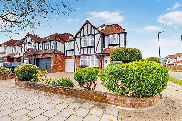 5 Bedroom Detached House For Sale In Dalkeith Grove, Stanmore, HA7