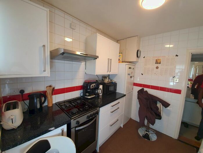 2 Bedroom Flat To Rent In Barons Court, Church Lane, Kingsbury, NW9