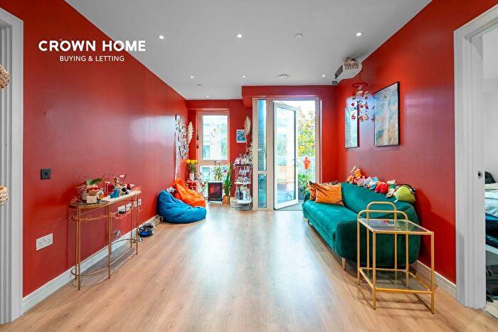 2 Bedroom Flat To Rent In Sovereign Court, Matcham House, Hammersmith, W6