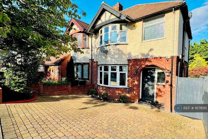 3 Bedroom Semi-Detached House To Rent In Somerset Avenue, Luton, LU2