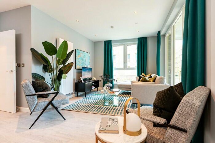 2 Bedroom Apartment For Sale In Holcombe Mansions, Mulberry Circus, IG11