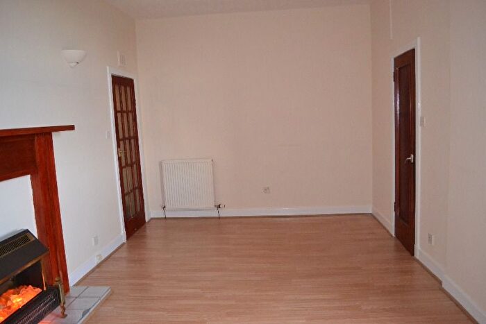2 Bedroom Flat To Rent In Provost Road, Stobswell, Dundee, DD3