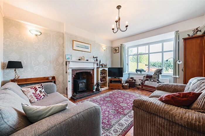 3 Bedroom Chalet For Sale In Brer Lodge, Davis Street, Hurst, Berkshire, RG10