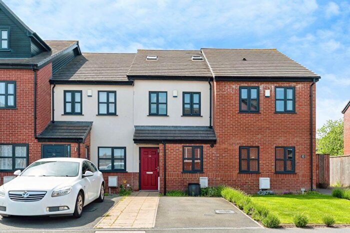 3 Bedroom Terraced House For Sale In Cleefield Drive, Grimsby, DN32