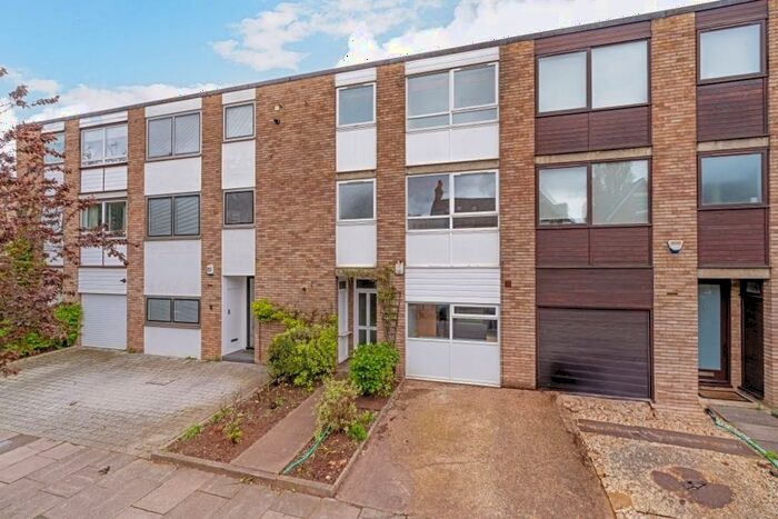 4 Bedroom Property To Rent In Cumberland Road, Kew, Richmond, TW9