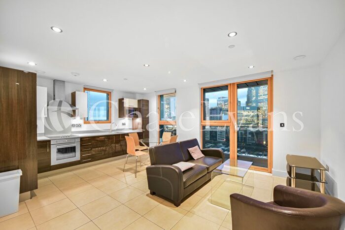 2 Bedroom Flat To Rent In Streamlight Tower, Province Square, Canary Wharf, London, E14
